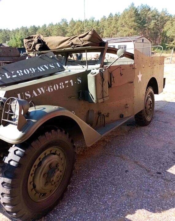 Amerykański kołowy transporter opancerzony M3 Scout Car